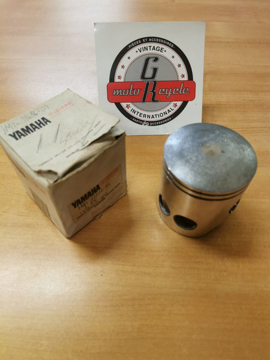 NOS YAMAHA  DT250 1977 1978 PISTON  2ND O/S  1M1-11636-01   Y45