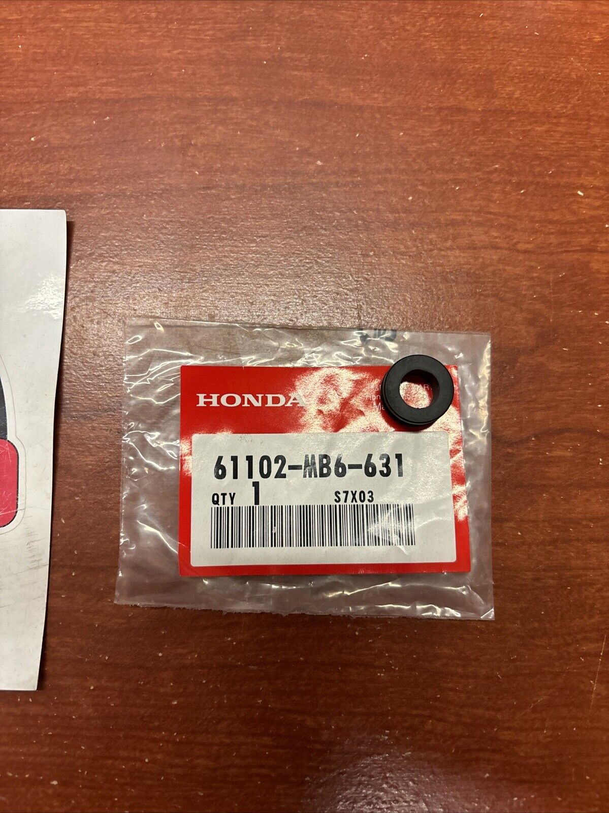 NOS Honda NSA700A VT750C XR230 FENDER MOUNTING RUBBER 61102-MB6-631 H172