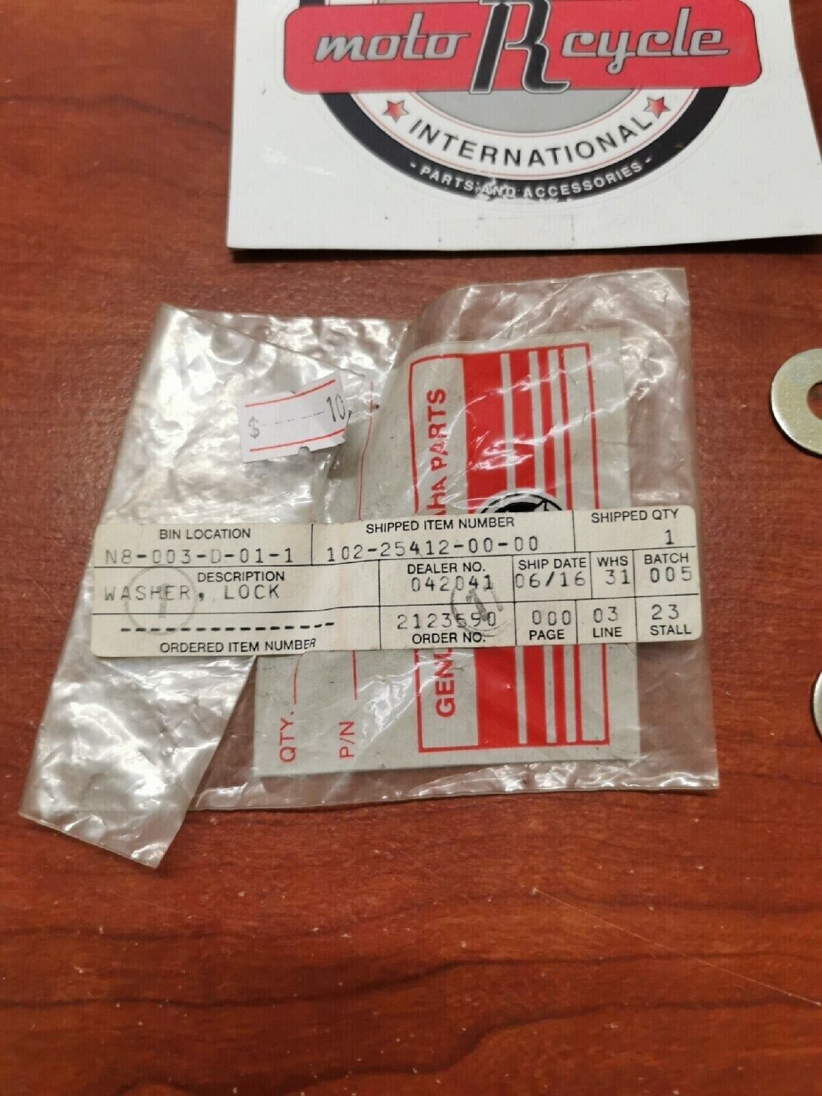 NOS YAMAHA REAR WHEEL LOCK WASHER 102-25412-00-00 SUB BY 4AW-25412-00-00 Y62