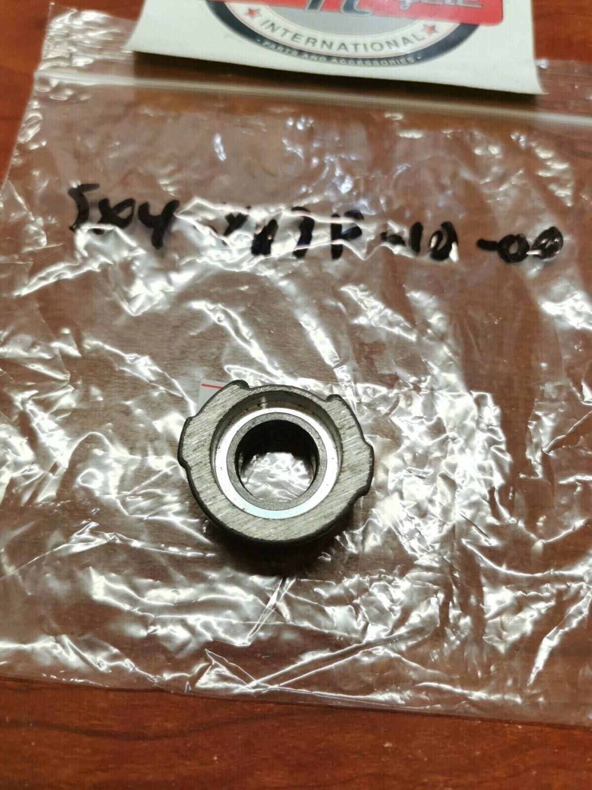 NOS Yamaha YZ125 YZ250 WR250 HOLDER 5X4-Y113F-10-00 Y85