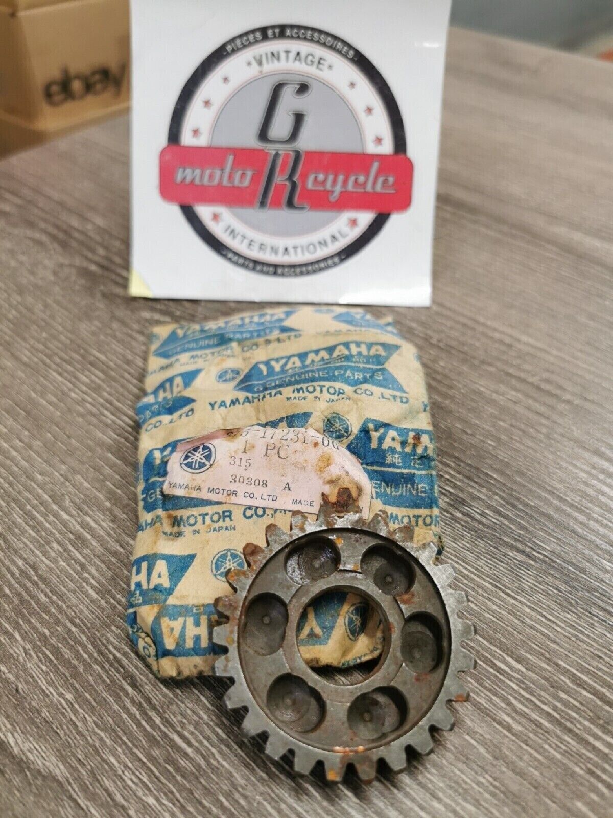 NOS YAMAHA GEAR  2ND WHEEL 315-17231-00-00  Superseded by 427-17231-00-00   Y58