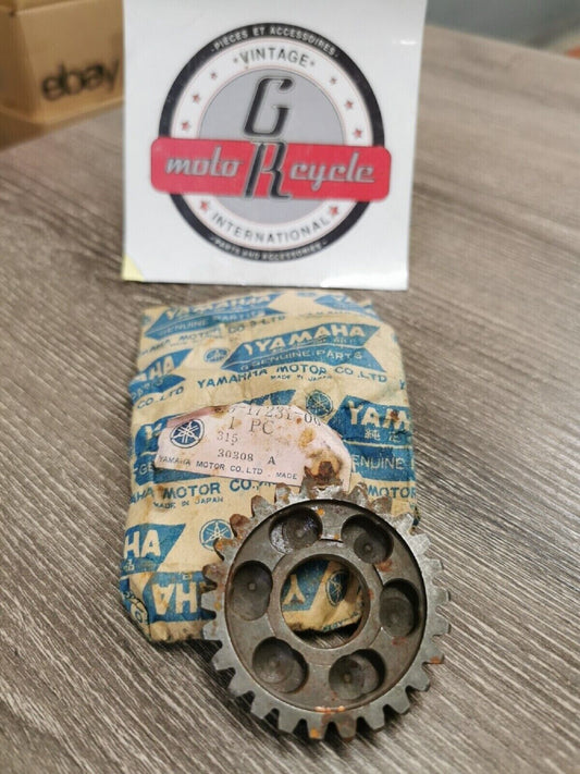NOS YAMAHA GEAR  2ND WHEEL 315-17231-00-00  Superseded by 427-17231-00-00   Y58