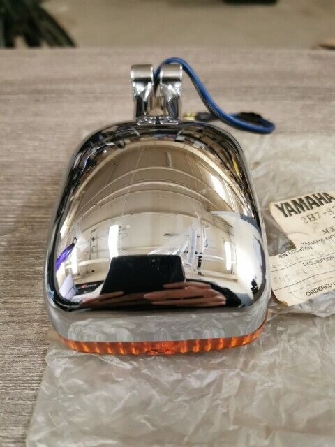 NOS YAMAHA XS1100H 1981 XS1100E FRONT FLASHER LAMP ASSY 2H7-83310-70-93 Y160