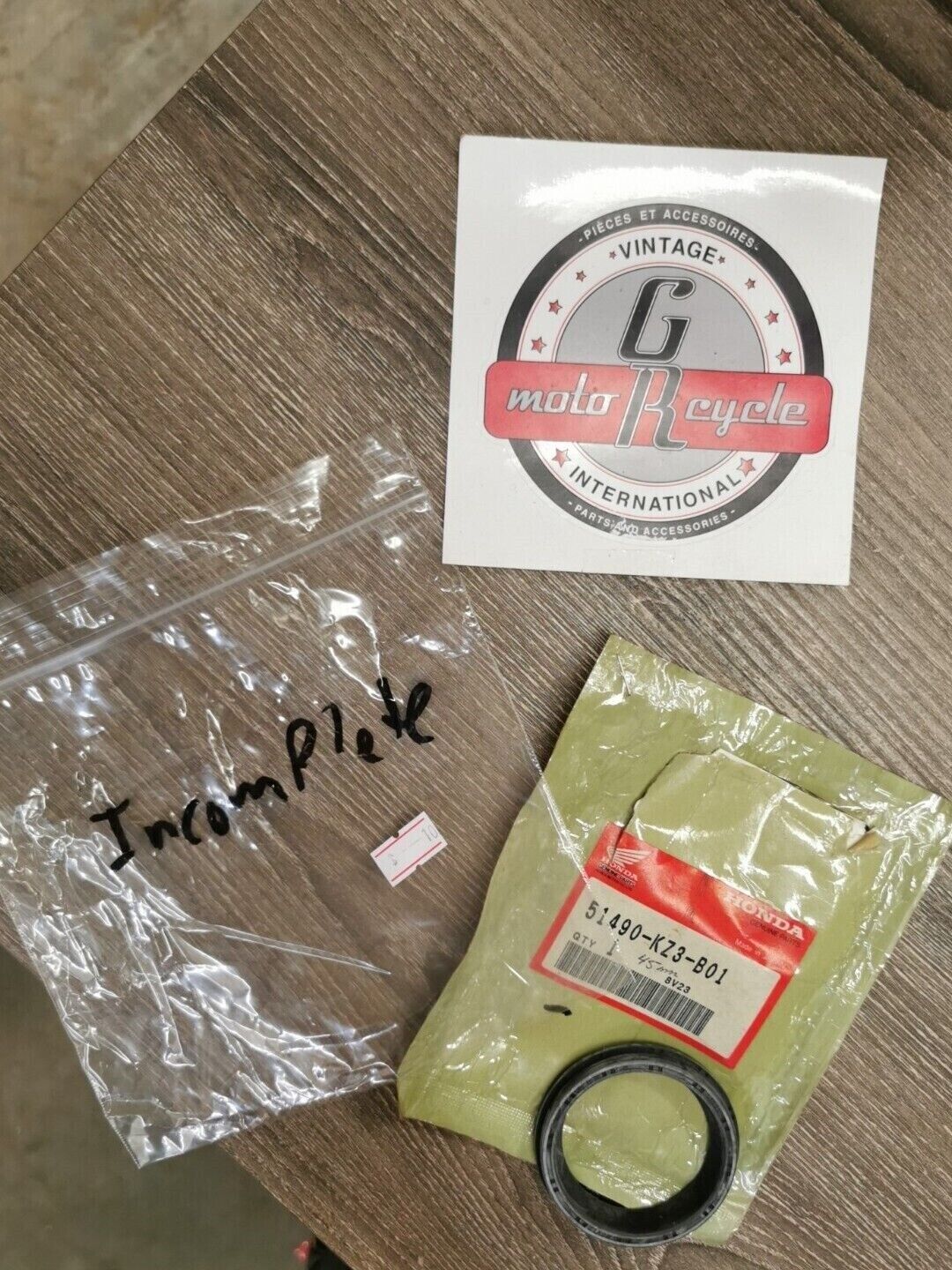 NOS HONDA CR250 1997 1998 FORK SEAL SET INCOMPLETE 51490-KZ3-B01  H56