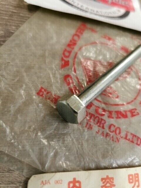 NOS HONDA C100 C102 C240 C50 1969 PIN SEAT HINGE 90101-001-010  H77