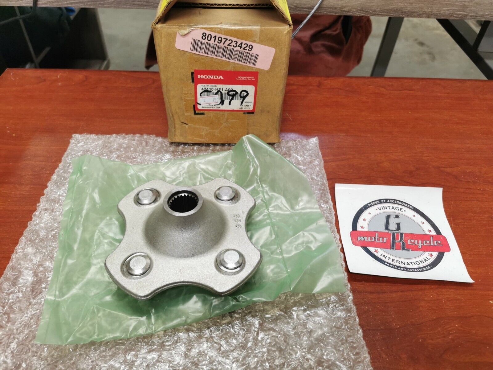 NOS Honda TRX250 TRX420 TRX200 TRX300 REAR WHEEL HUB 42410-HF1-A00 H64