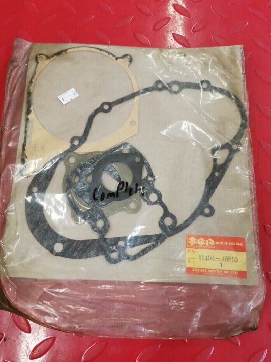 NOS SUZUKI GASKET SET 11400-46810 S14