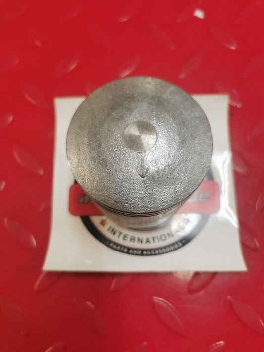 NOS Yamaha RD400 PISTON 1 O/S 0.25 1A1-11635-00-00 Y17