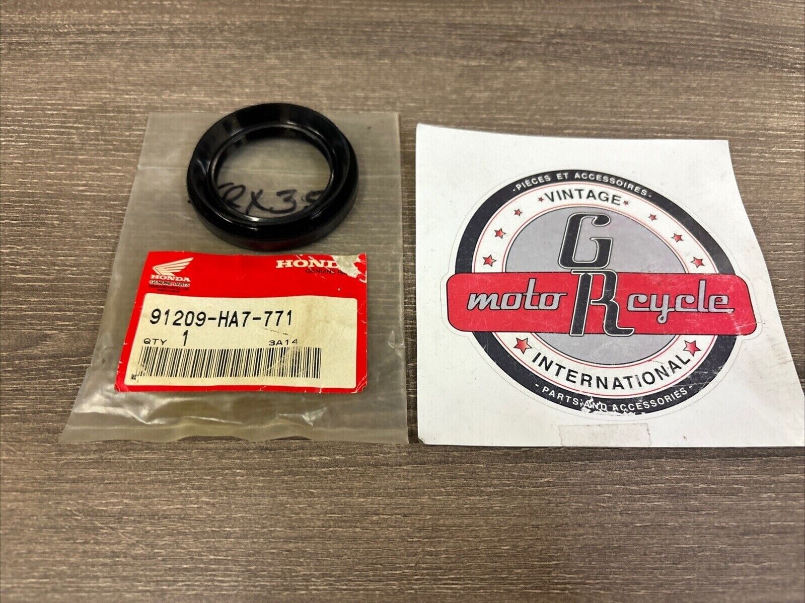 NOS Honda TRX300FW TRX350 D TRX400FW DUST SEAL 40X58X7 91209-HA7-771 H124