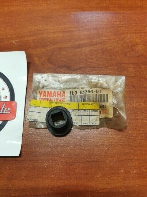 NOS Yamaha XS400 XS360 SR250 HEADLIGHT DAMPER 1L9-84366-61-00 Y102