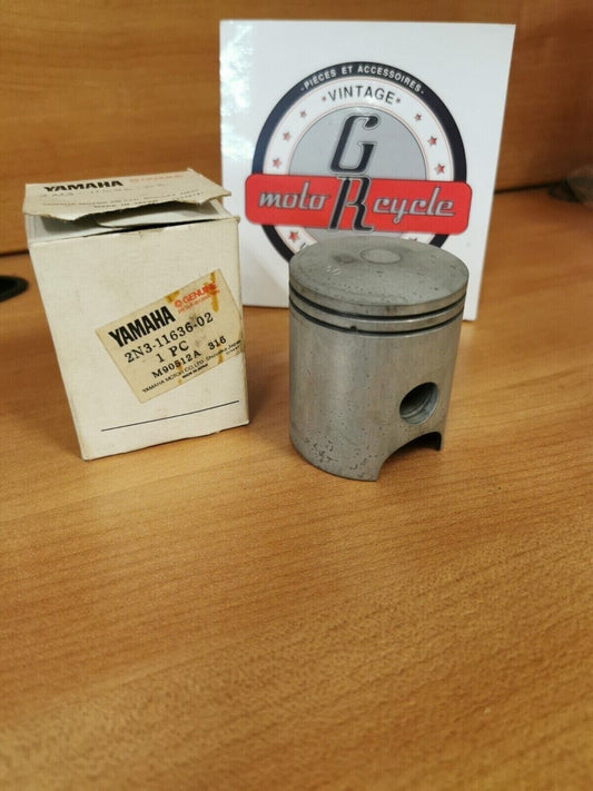 NOS YAMAHA YB100 1987   PISTON STD  2N3-11636-02 Y45