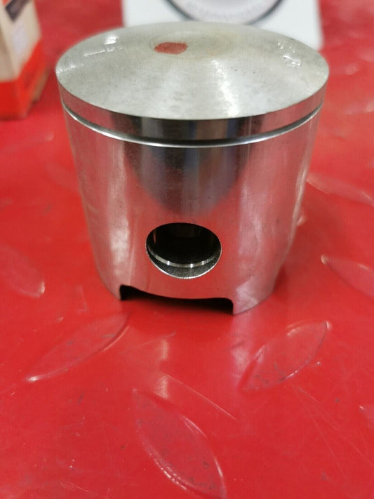 NOS YAMAHA    MX125 1974  1975   PISTON 4 O/S 1.00     401-11638-00-00 Y50