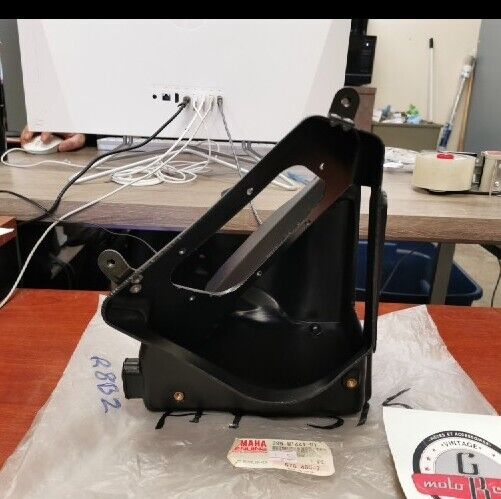 NOS Yamaha YZ125 AIR CLEANER CASE 39W-W1441-01-00 SUB 39W-W1441-00-00 Y107