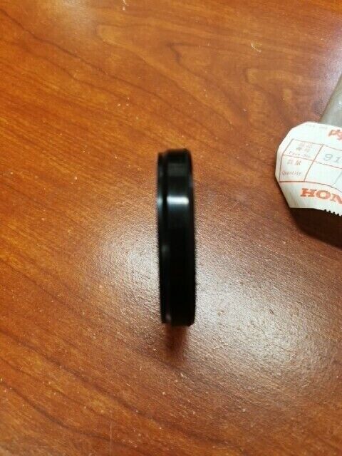 NOS HONDA TRX350 TRX450 TRX500 OIL SEAL 91255-HA0-681 H24