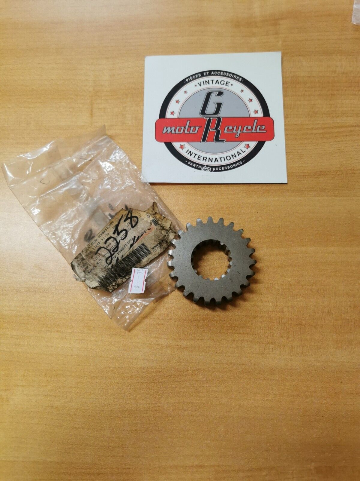 NOS YAMAHA NITRO APEX VENTURE 2004 - 20 CHAIN DRIVE SPROCKET 8FA-17682-30-00 Y44