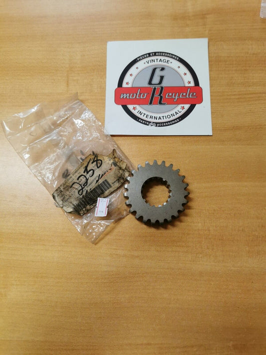 NOS YAMAHA NITRO APEX VENTURE 2004 - 20 CHAIN DRIVE SPROCKET 8FA-17682-30-00 Y44