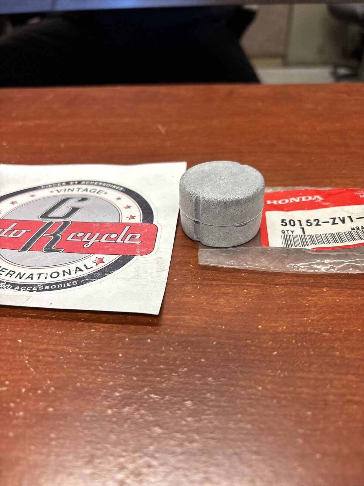 NOS Honda BF5 BF50 MOUNTING RUBBER A 50152-ZV1-000 H183