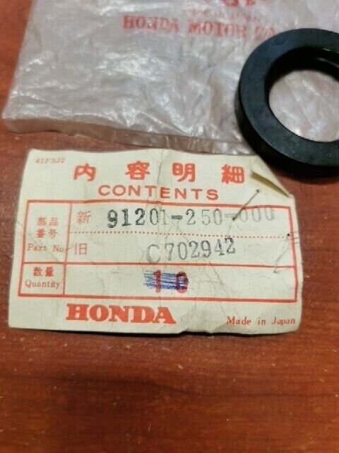 NOS Honda C70 C71 CS71 C75 C76 CS76 CE71 OIL SEAL 91201-250-000 SUB. C702942 H97