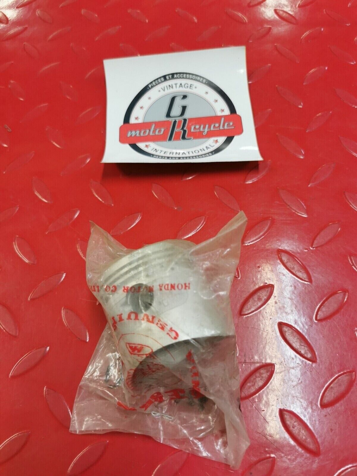 NOS Honda C77 1960 PISTON 13101-266-010 H14