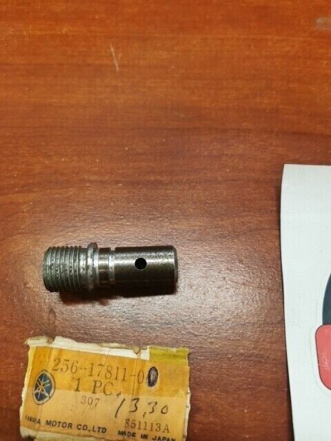 NOS Yamaha XS1 TACHOMETER GEAR HOUSING 256-17811-00-00 SUB 99999-00908-00 Y124