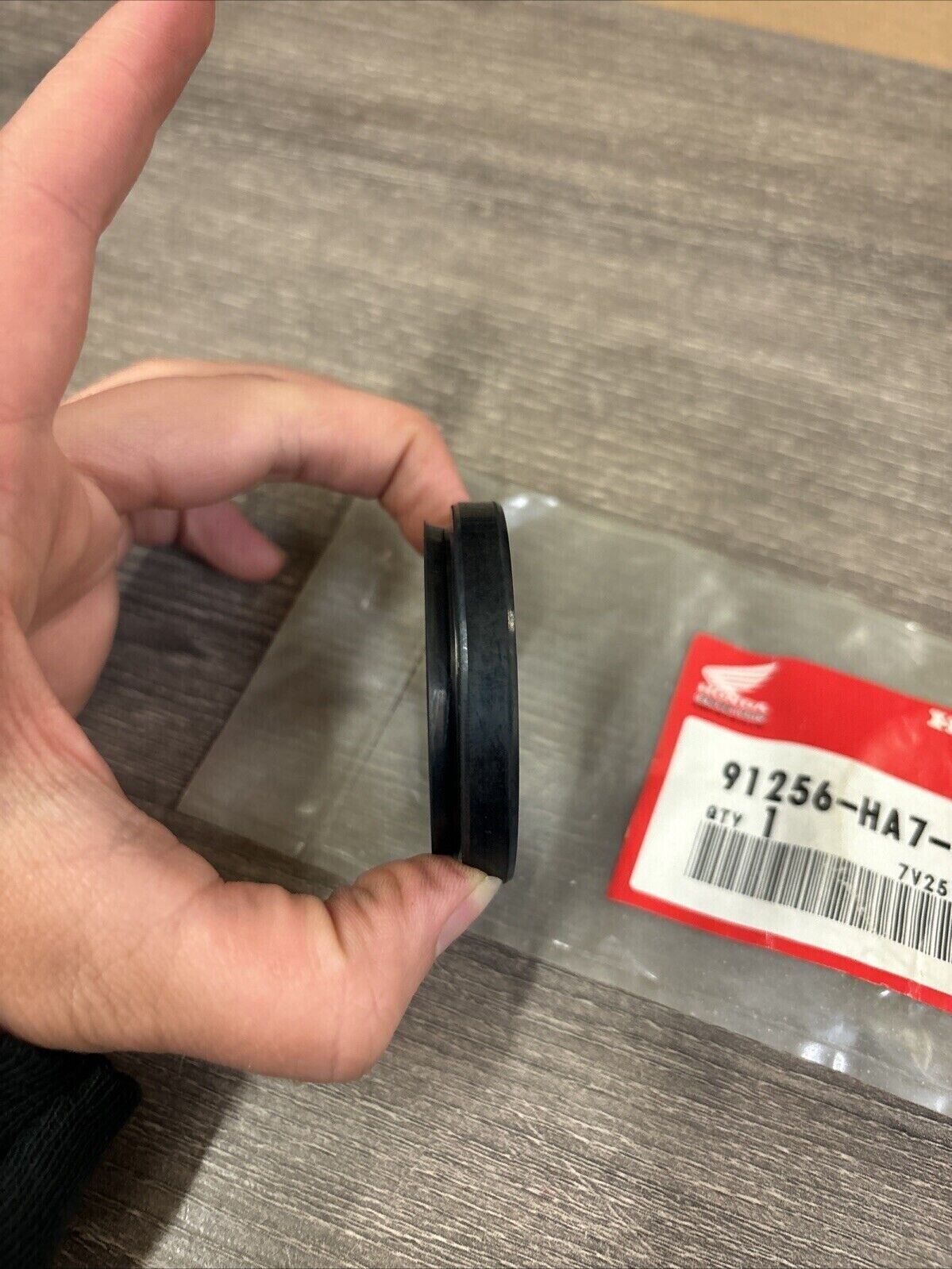NOS Honda TRX350 TRX350D DUST SEAL 42X54X7 91256-HA7-771 H124