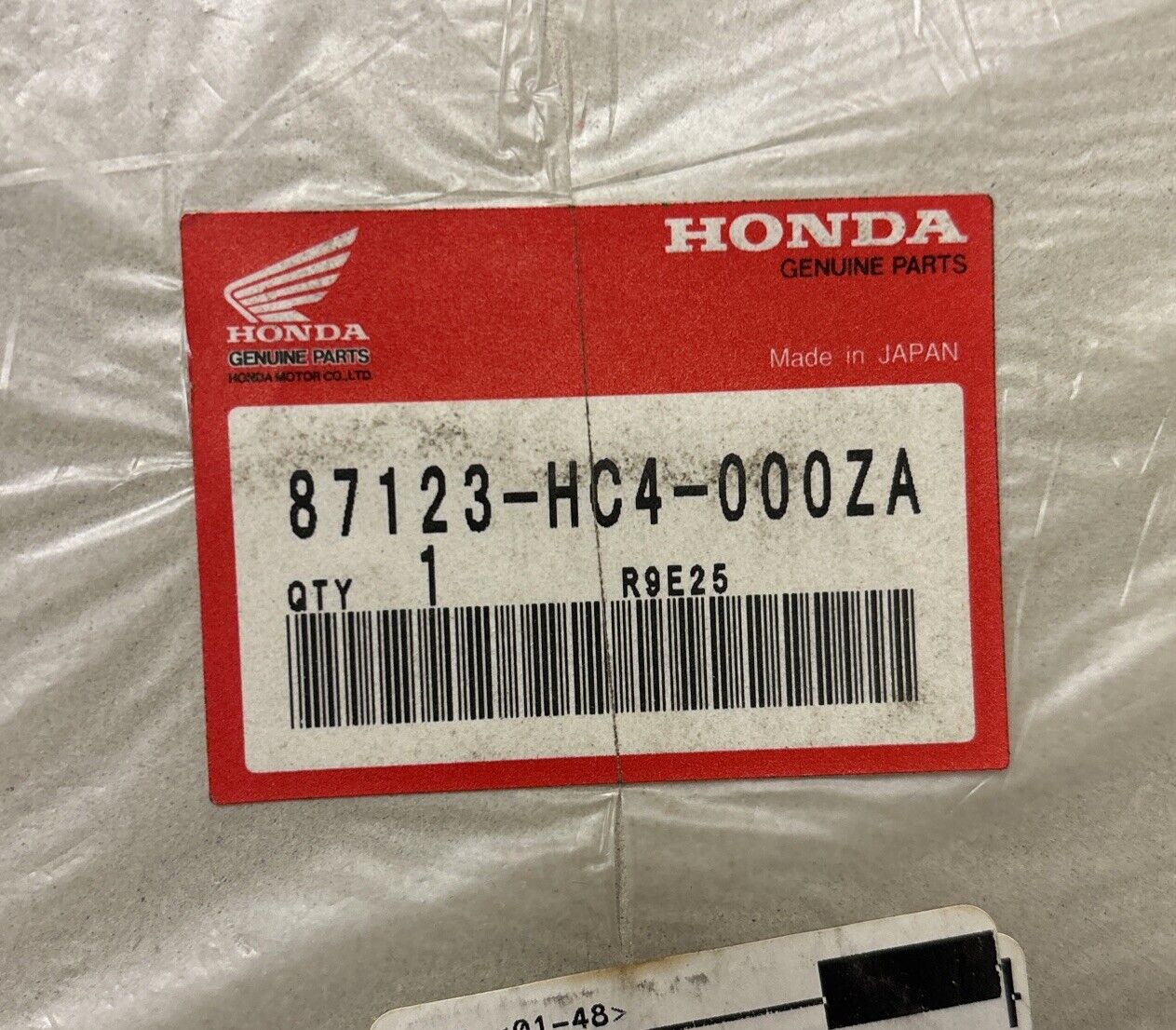 NOS Honda TRX300 RIGHT & LEFT TYPE 1 EMBLEM 87122-HC4-000ZA 87123-HC4-000ZA H147