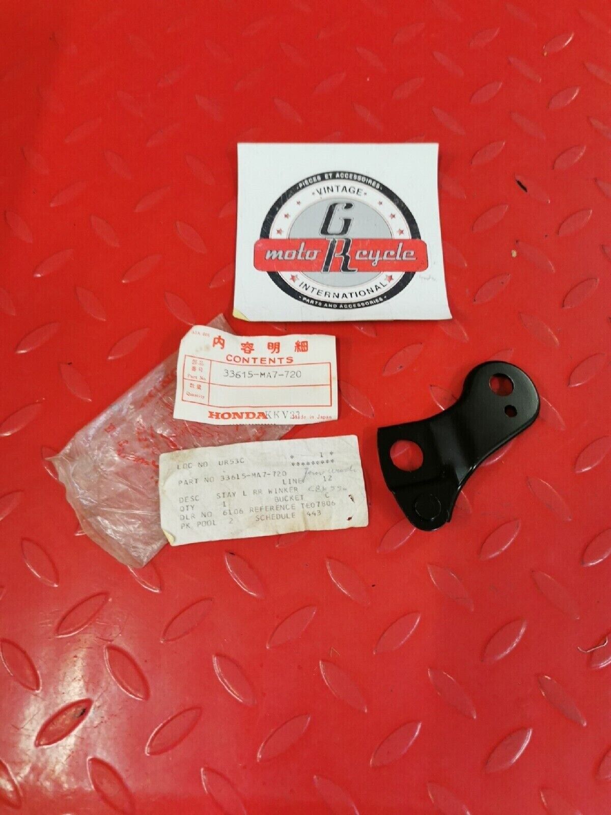 NOS HONDA CBR550 LEFT REAR WINKER TURN SIGNAL BRACKET STAY 33615-MA7-720 H38