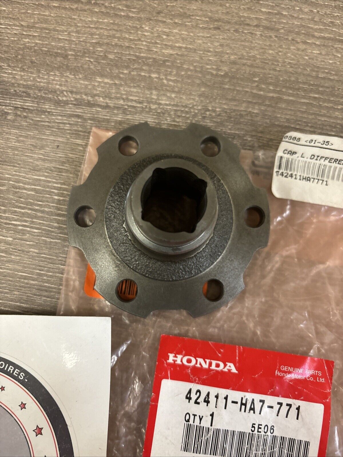 NOS Honda TRX350 TRX350D LEFT DIFFERENTIAL CASE CAP 42411-HA7-771 H120