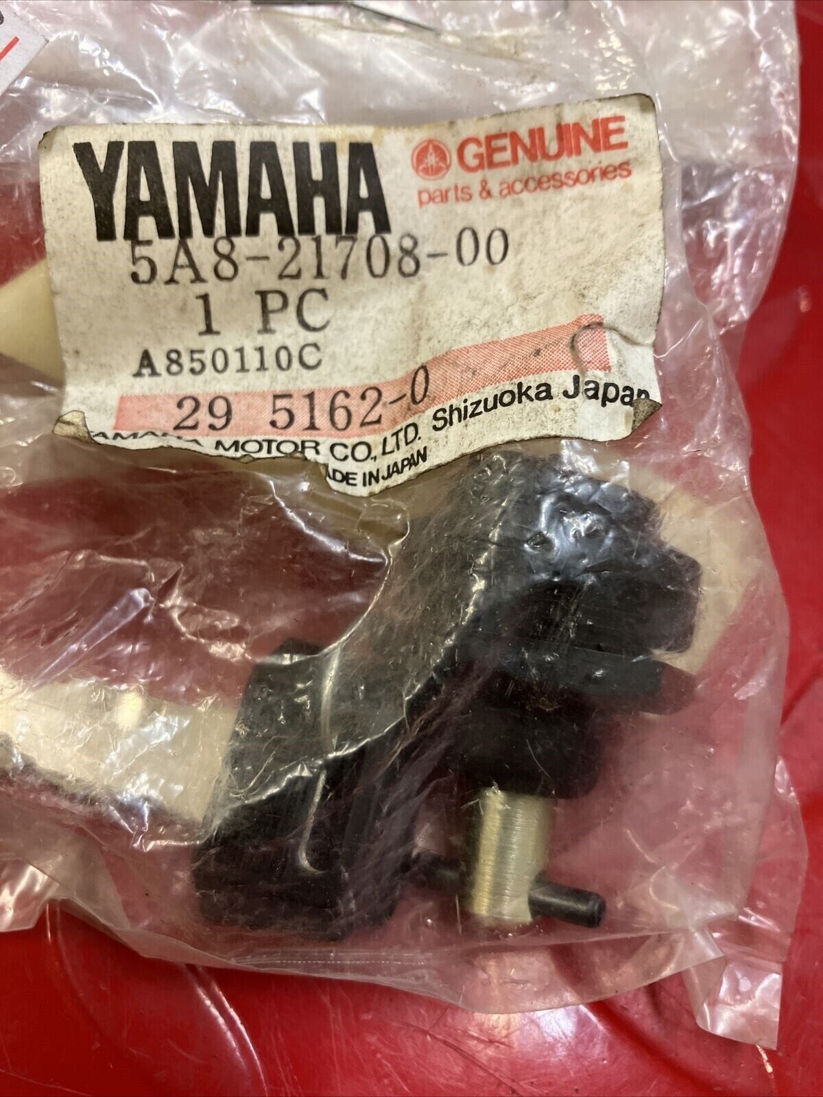 NOS Yamaha XV1100 XV920 XV750 VIRAGO SIDE COVER LOCK 5A8-21708-00-00 Y16