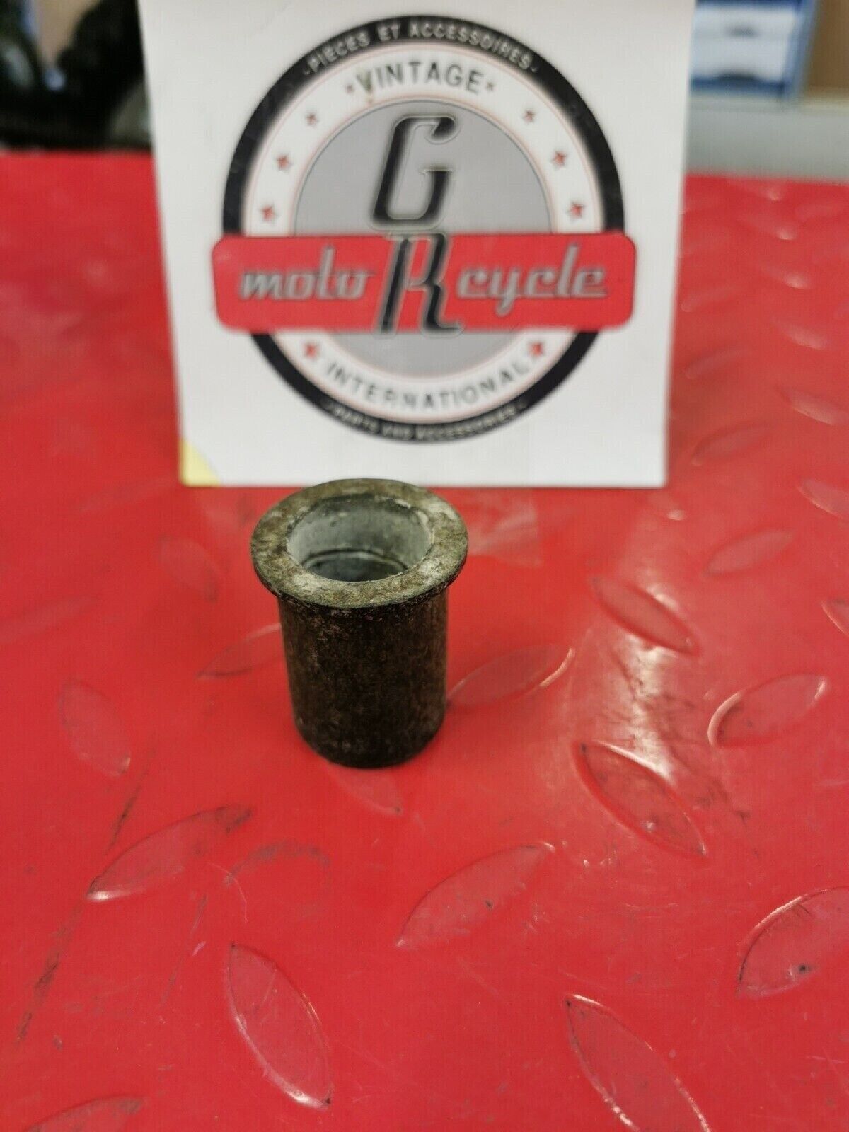 NOS YAMAHA YZ100 XT250  BUSHIN 90386-22077-00 Superseded by 3Y1-22184-01-00 Y52