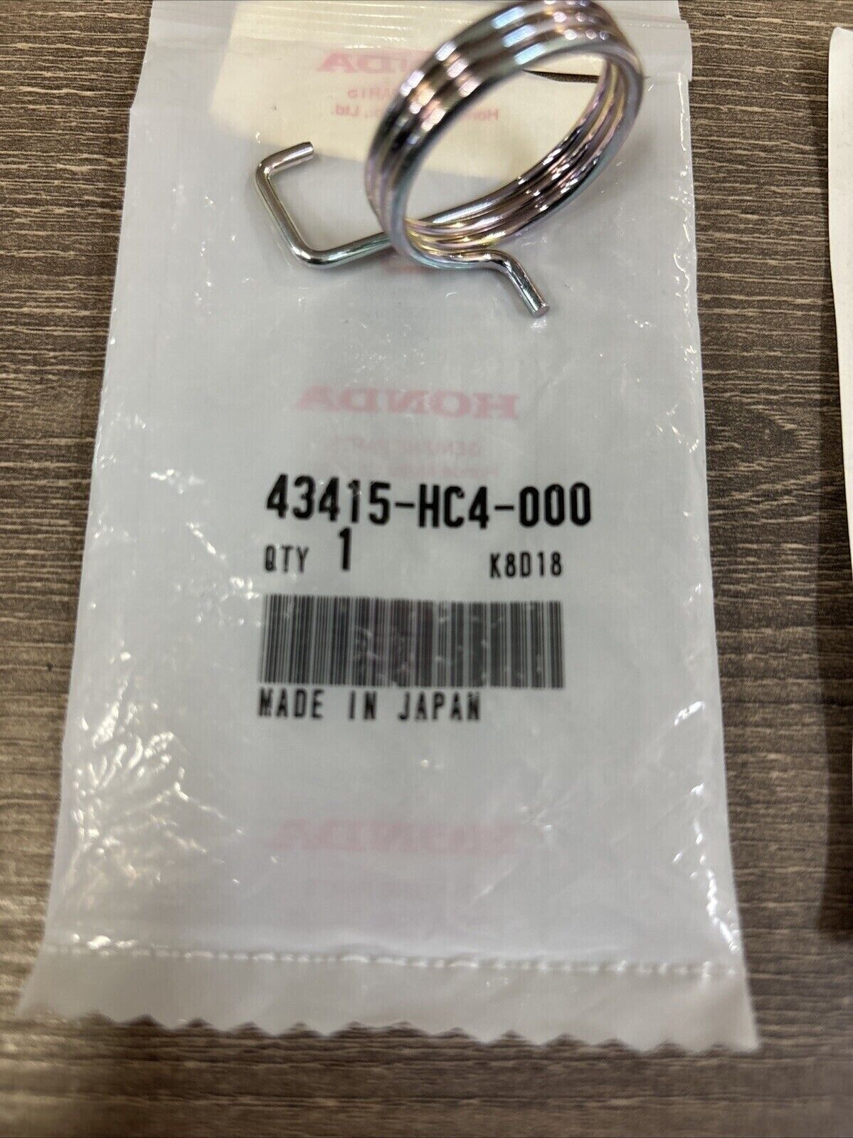 NOS Honda TRX300 TRX300FW REAR BRAKE ARM SPRING 43415-HC4-000 H117