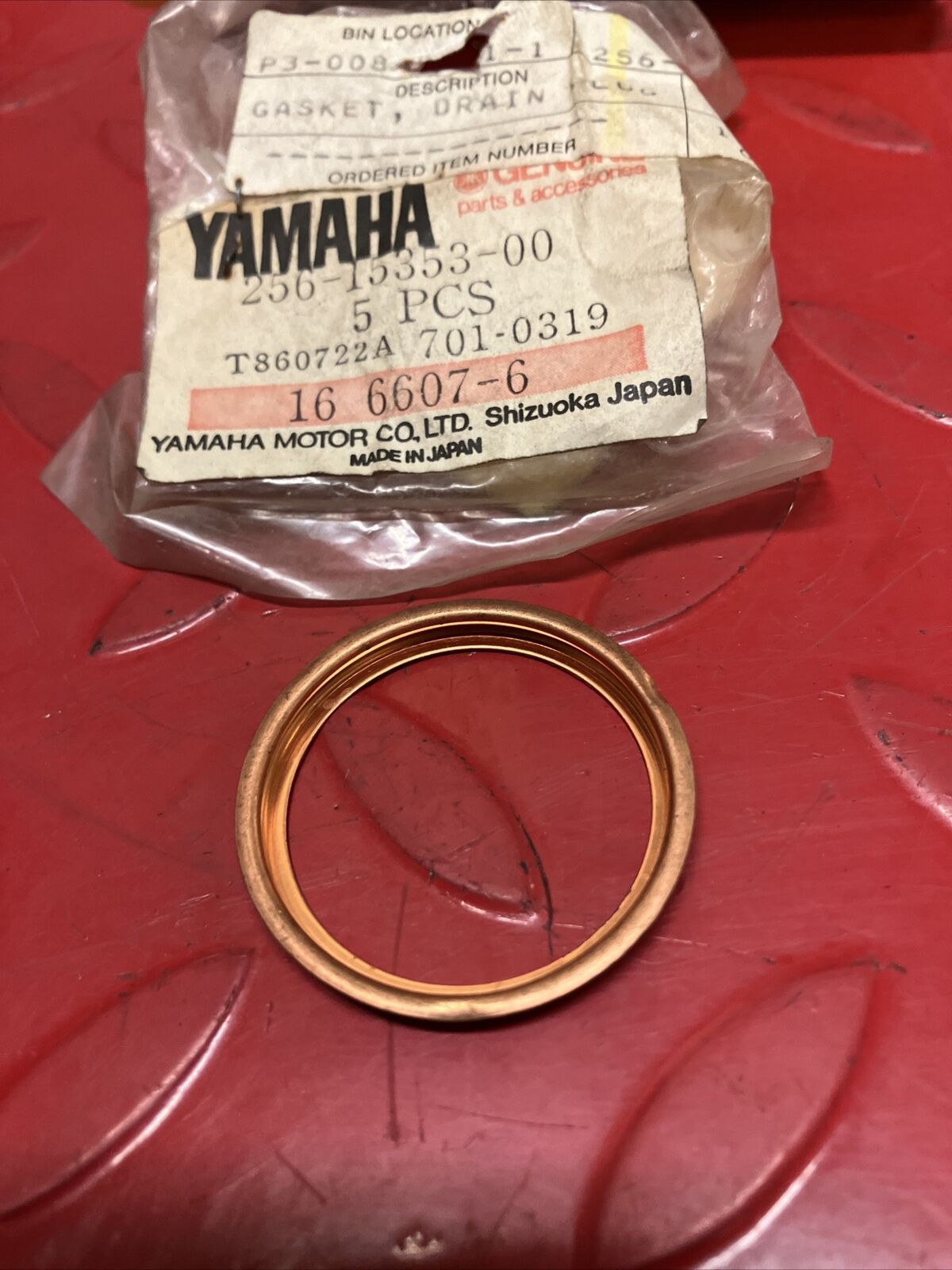 NOS YAMAHA DRAIN GASKET 256-15353-00-00 Y64