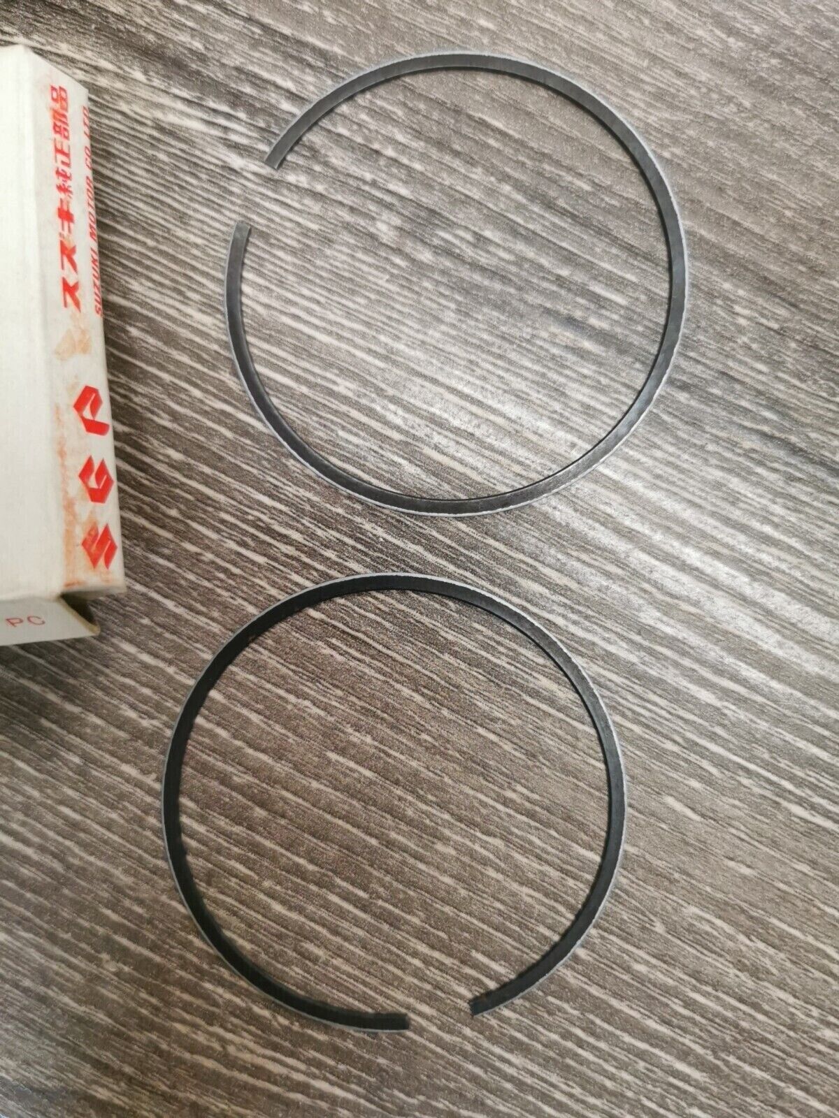 NOS SUZUKI RM125 TS125 1975 RING SET 12140-28740 SUB BY 12140-28021 S24