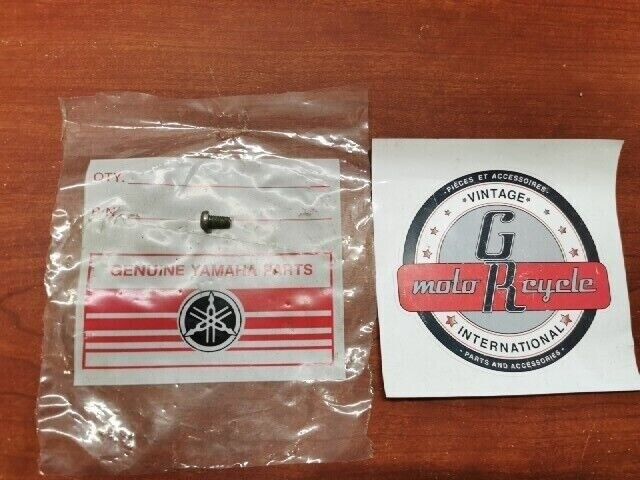 NOS Yamaha PAN HEAD SCREW 98501-05010-00 SUB 98580-05010-00 97885-05010-00 Y129
