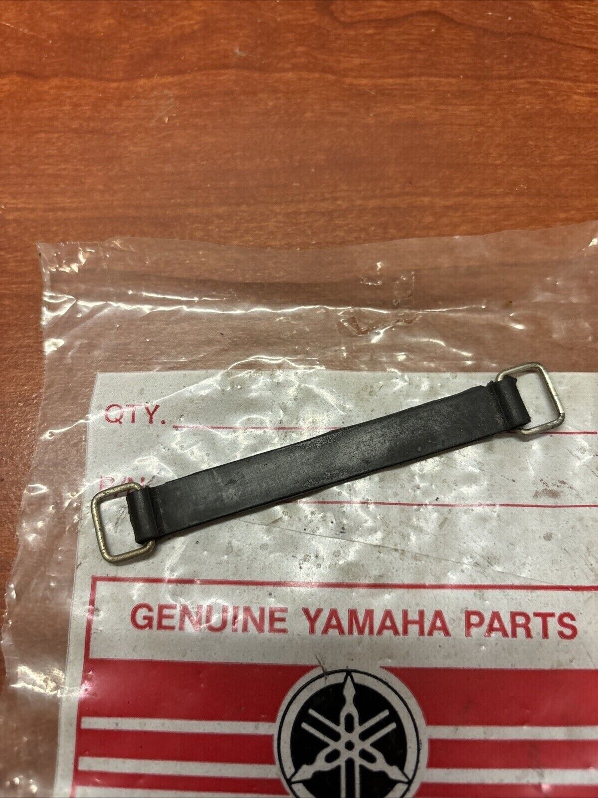 NOS Yamaha R5 RD250 RD350 HOLDER 278-14459-00-00 Y180