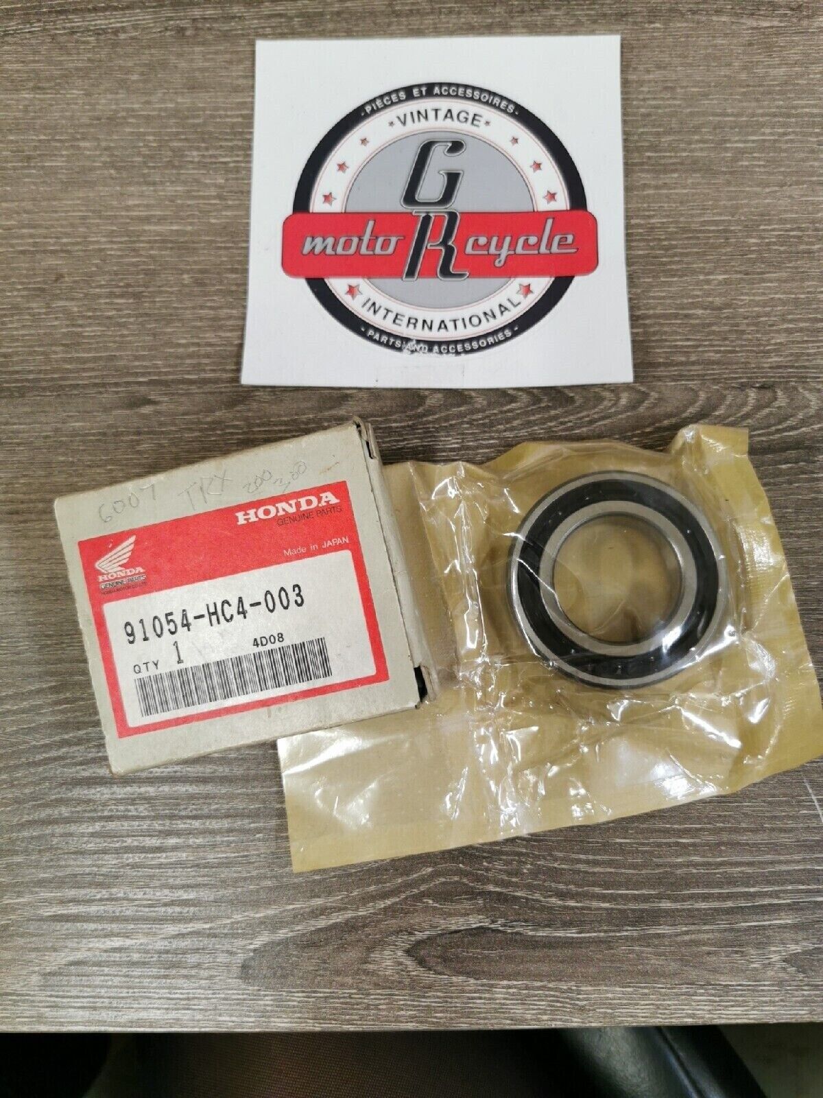 NOS HONDA TRX300 TRX200 1988 - 2000  BEARING  91054-HC4-003  H41