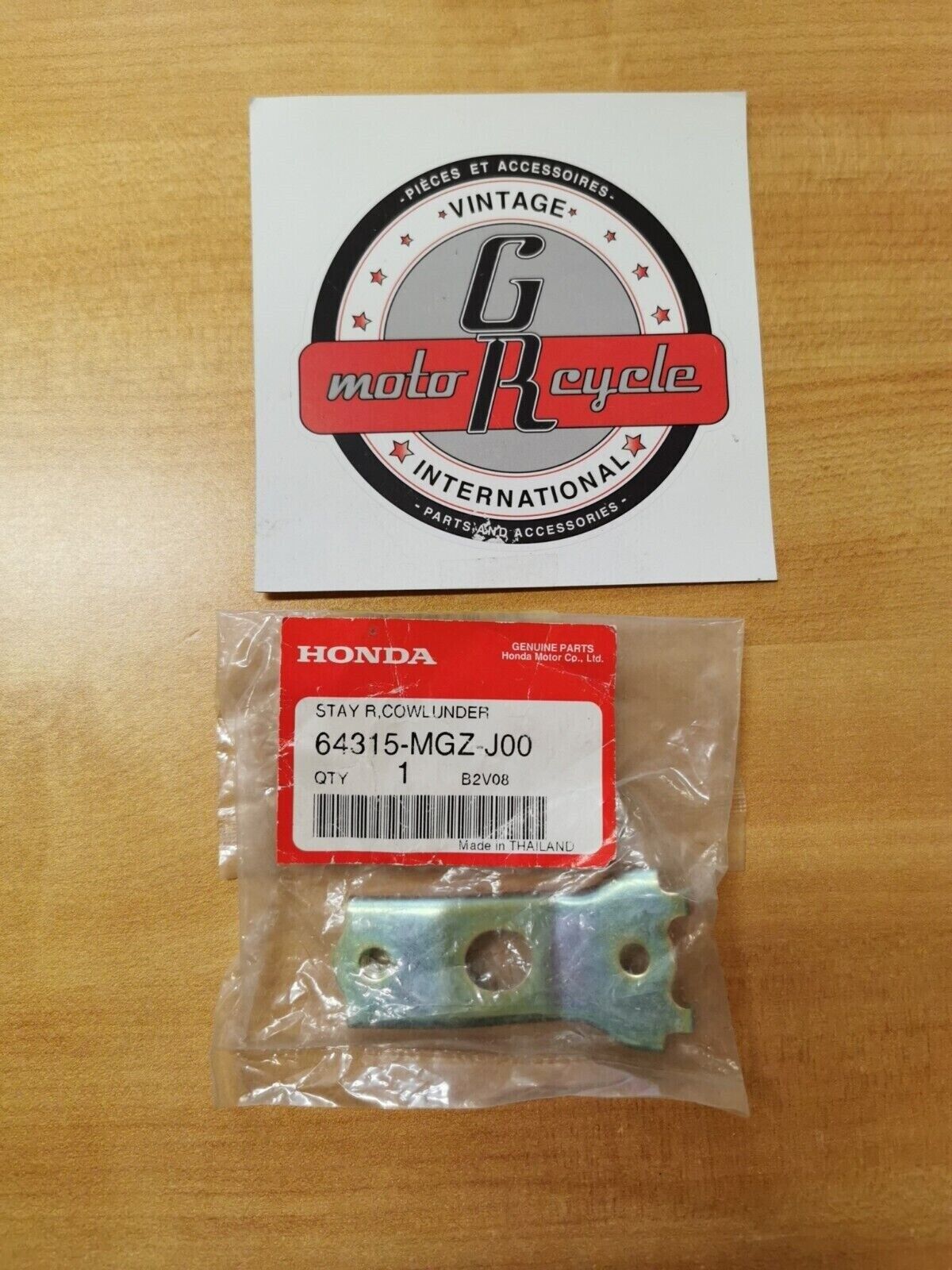 NOS Honda CBR400R CB400F CB400X FRONT COWLING STAY 64315-MGZ-J00 H26