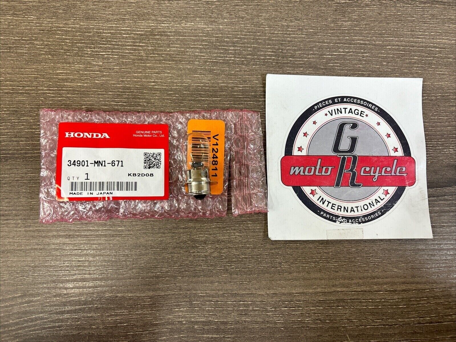 NEW NOS Honda CRF230F XR200R HEADLIGHT BULB 34901-MN1-671 H117