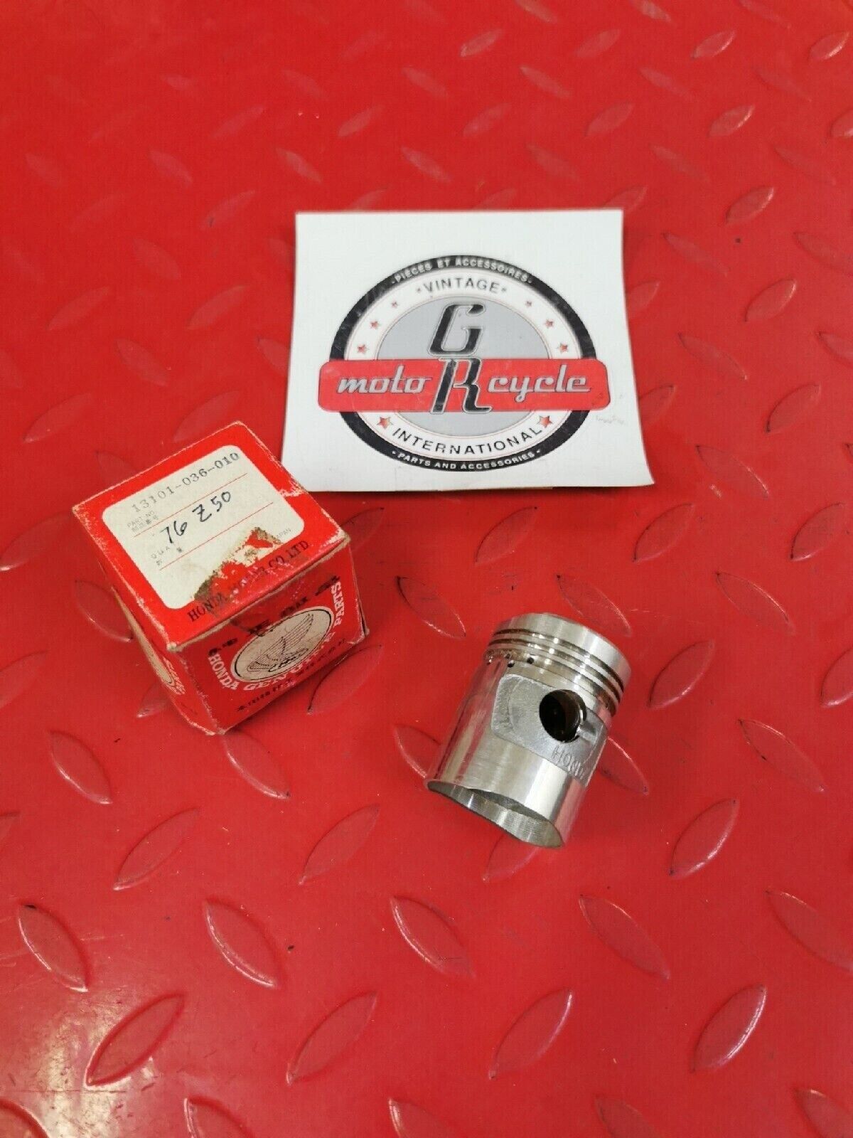 NEW NOS HONDA Z50 1976 PISTON  13101-036-010 H40