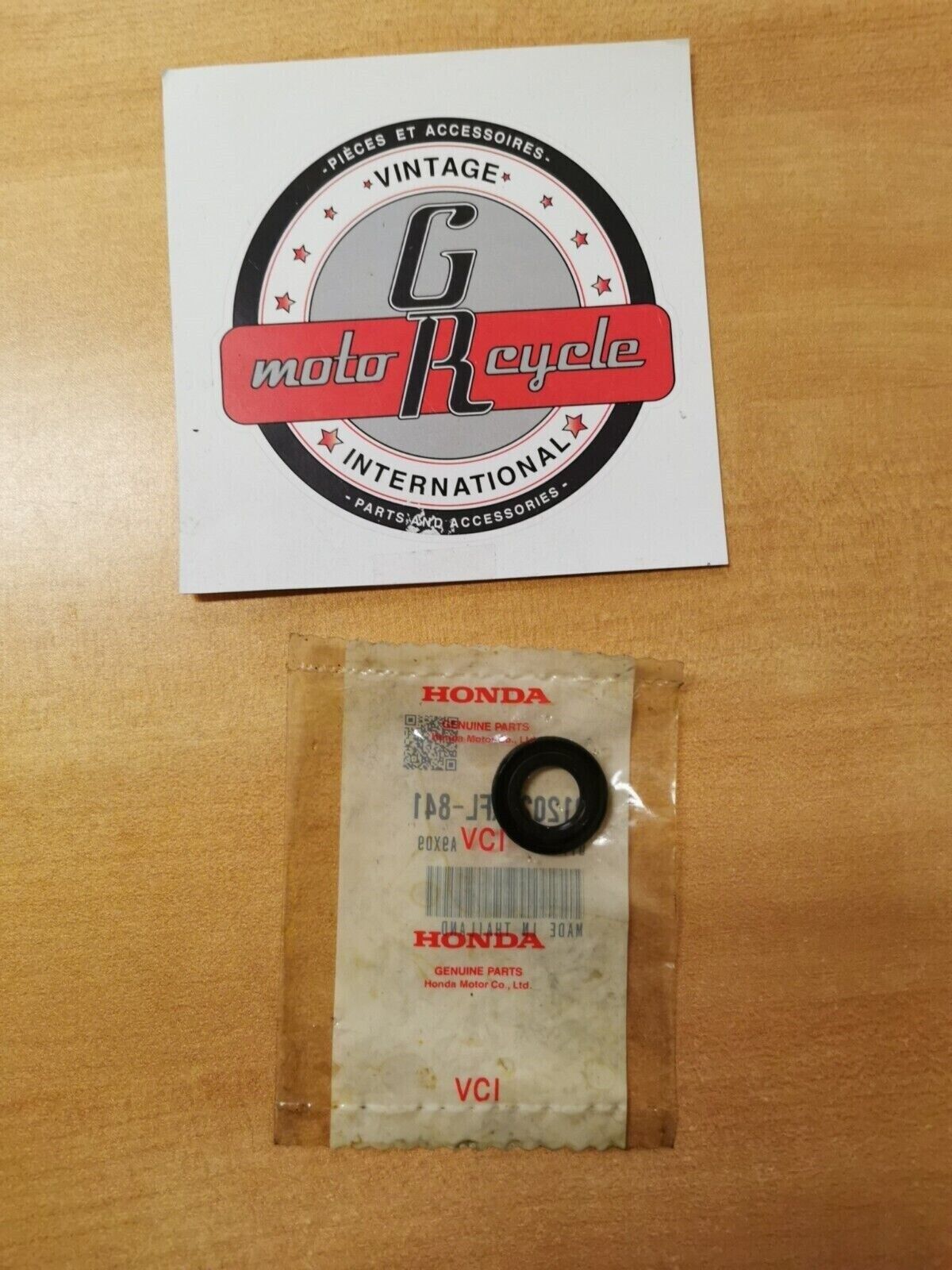 NOS Honda CB750 GL1000 CT70 CB500 CB550 Z50 CA160 OIL SEAL 91202-KFL-841 H26