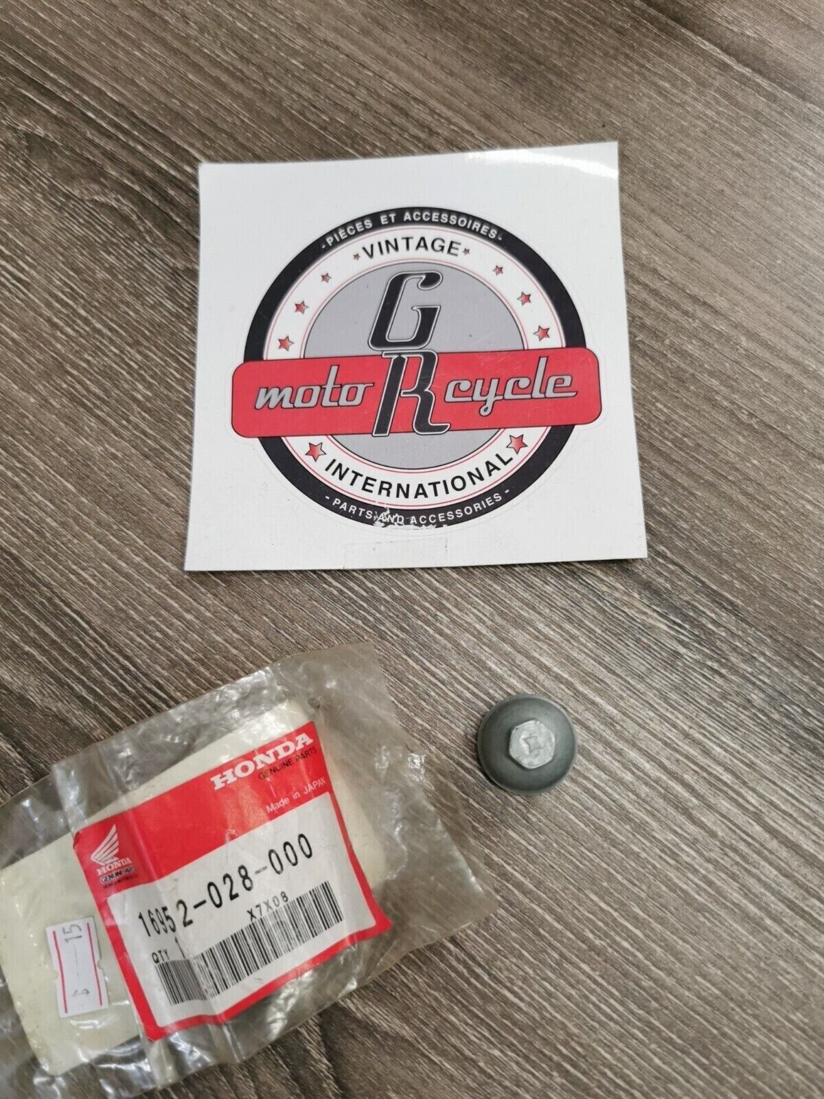 NOS HONDA CL175 FUEL STRAINER CUP 16952-028-000  H56