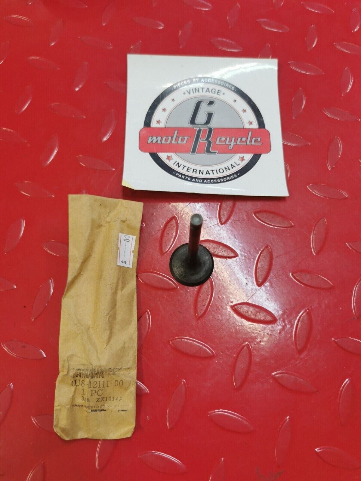 NOS YAMAHA XJ550 1981 1982 1983 VALVE INTAKE 4U8-12111-00-00 Y26