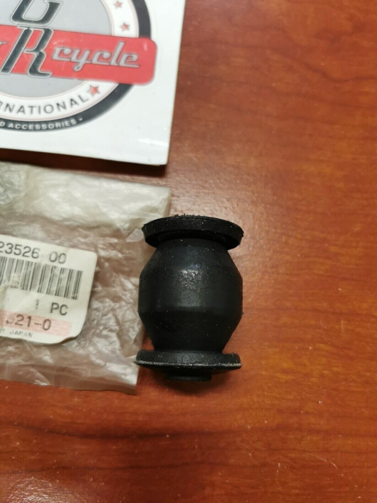 NOS Yamaha YFM450 YFM400 YFM350 YFM250 YFB250 BUSHING 2HR-23526-00-00 Y93