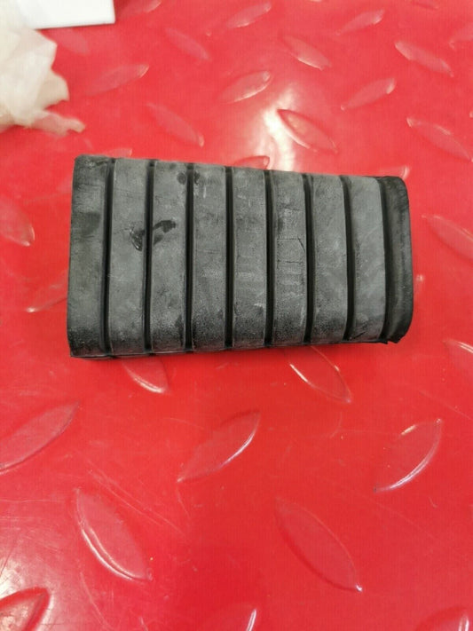 NOS YAMAHA XV1100 XV535 XV750 1986 - 2007 FOOTREST COVER   1NH-27413-00-00   Y50