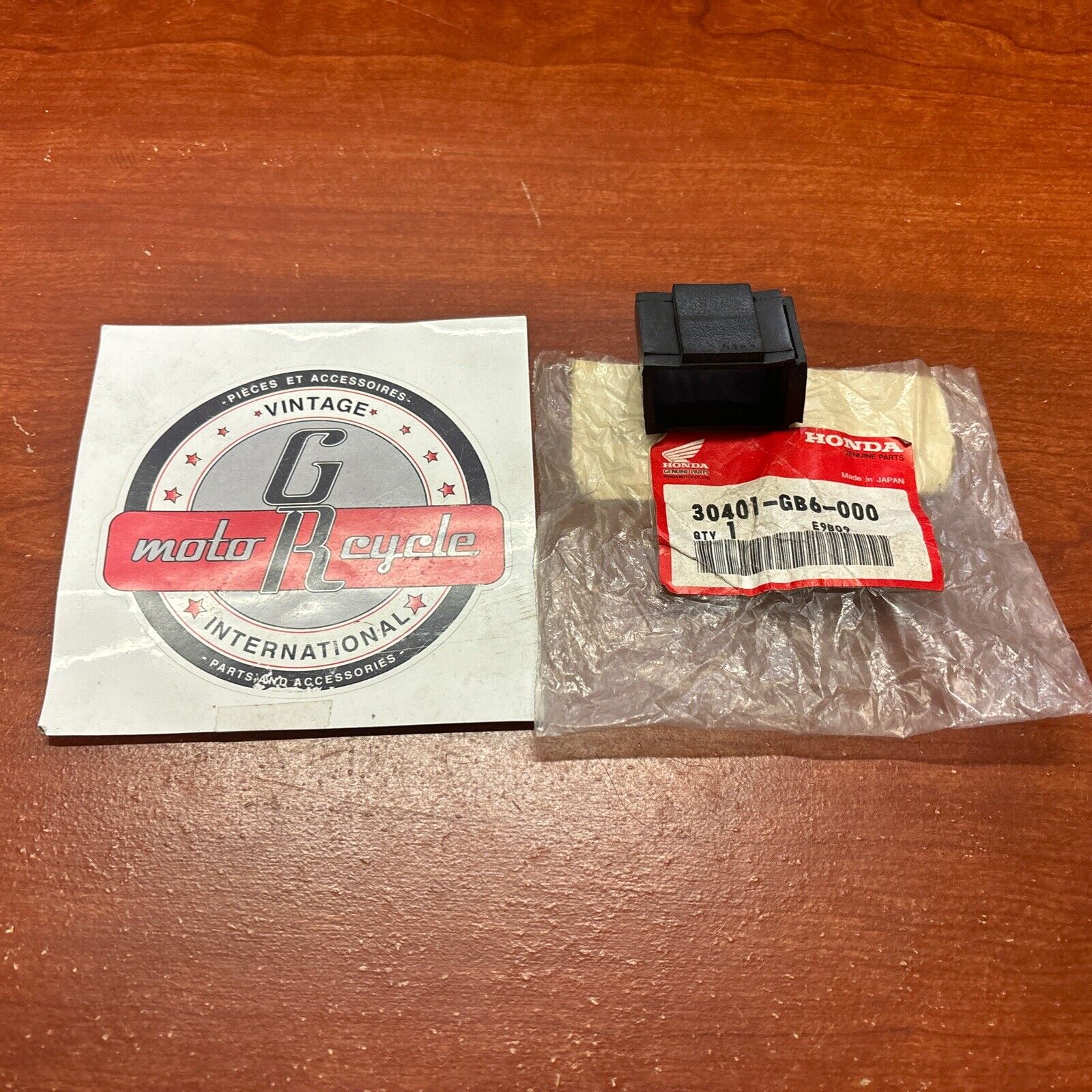 NOS Honda GL1500 TRX300 CH80 CDI CUSHION 30401-GB6-000 H165
