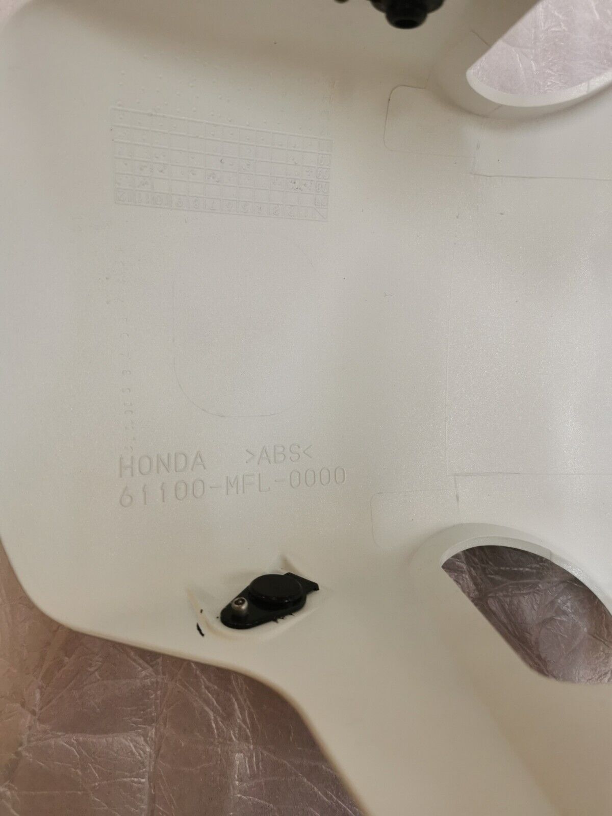 NOS Honda 2009 2012 CBR1000R FRONT FENDER PEARL WHITE 61100-MFL-000ZA HB1
