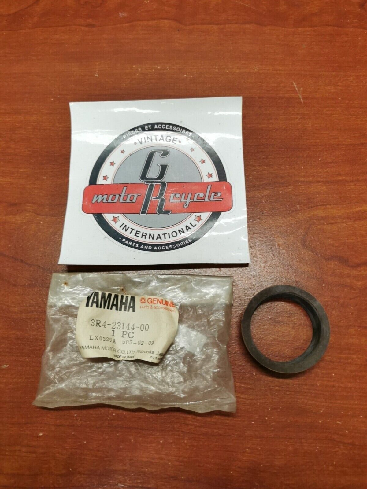 NOS Yamaha IT465 IT250 IT175 YZ125 FRONT FORK DUST SEAL 3R4-23144-00-00 Y97