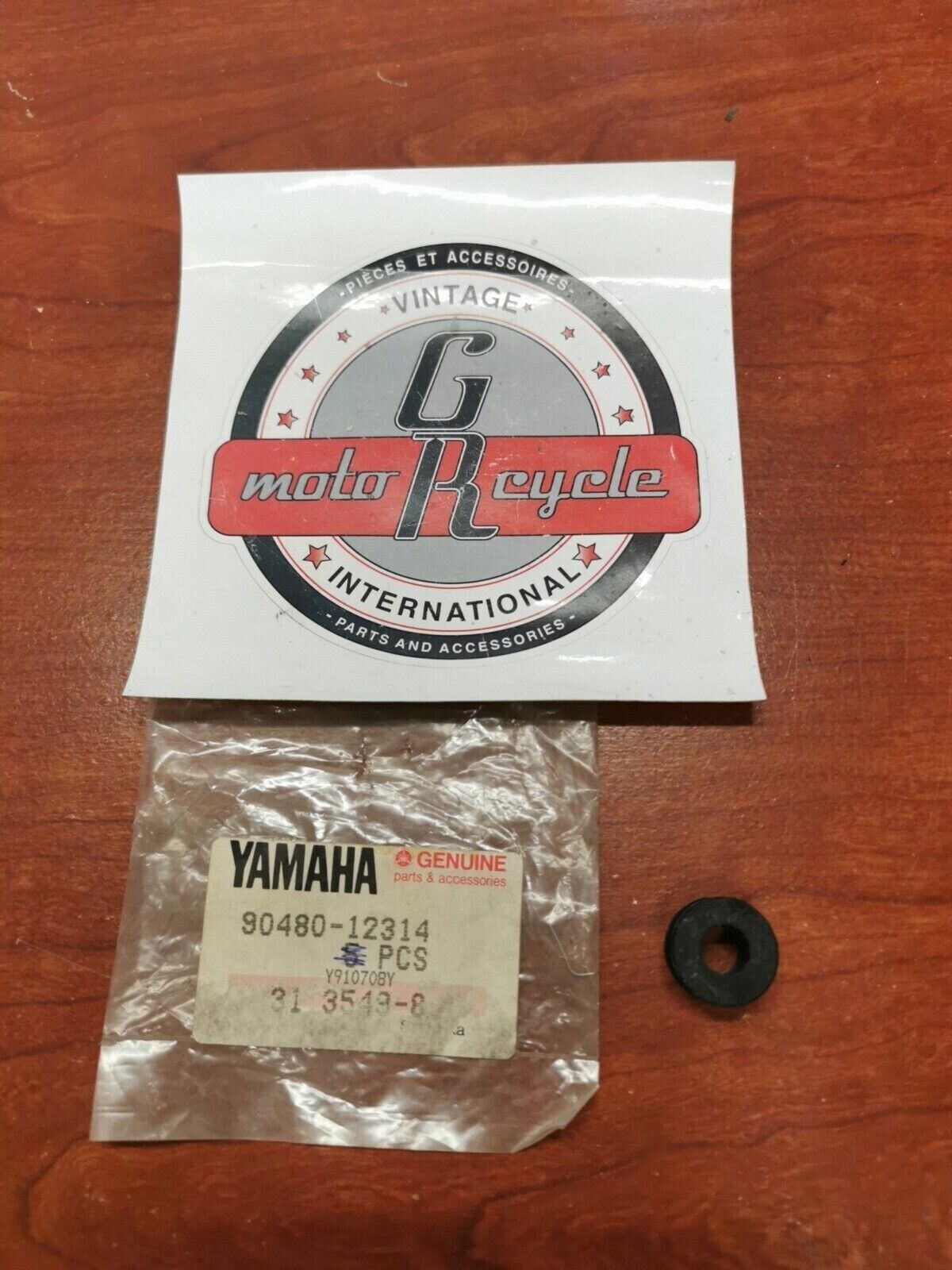 NOS YAMAHA VK540 MT07 YZFR1 GROMMET 90480-12314-00 SUB. 90480-12497-00 Y72