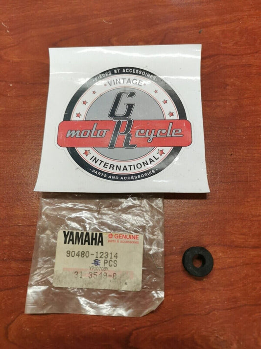 NOS YAMAHA VK540 MT07 YZFR1 GROMMET 90480-12314-00 SUB. 90480-12497-00 Y72