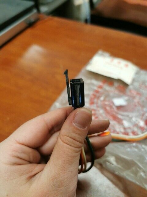 NOS Honda GL500I GL650I GL1100 A I LEFT TURN SIGNAL SOCKET 33455-463-771 H98